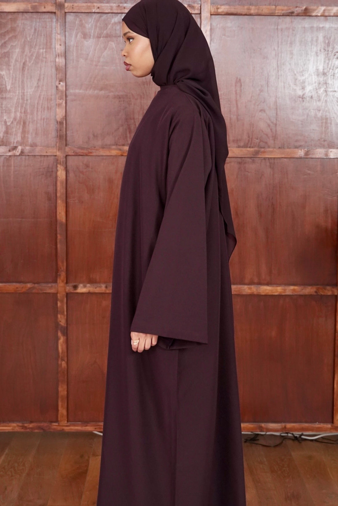 PLUM ESSENTIAL ABAYA