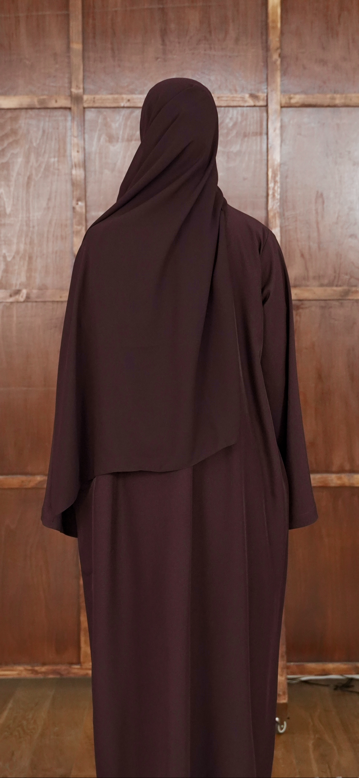 PLUM ESSENTIAL ABAYA