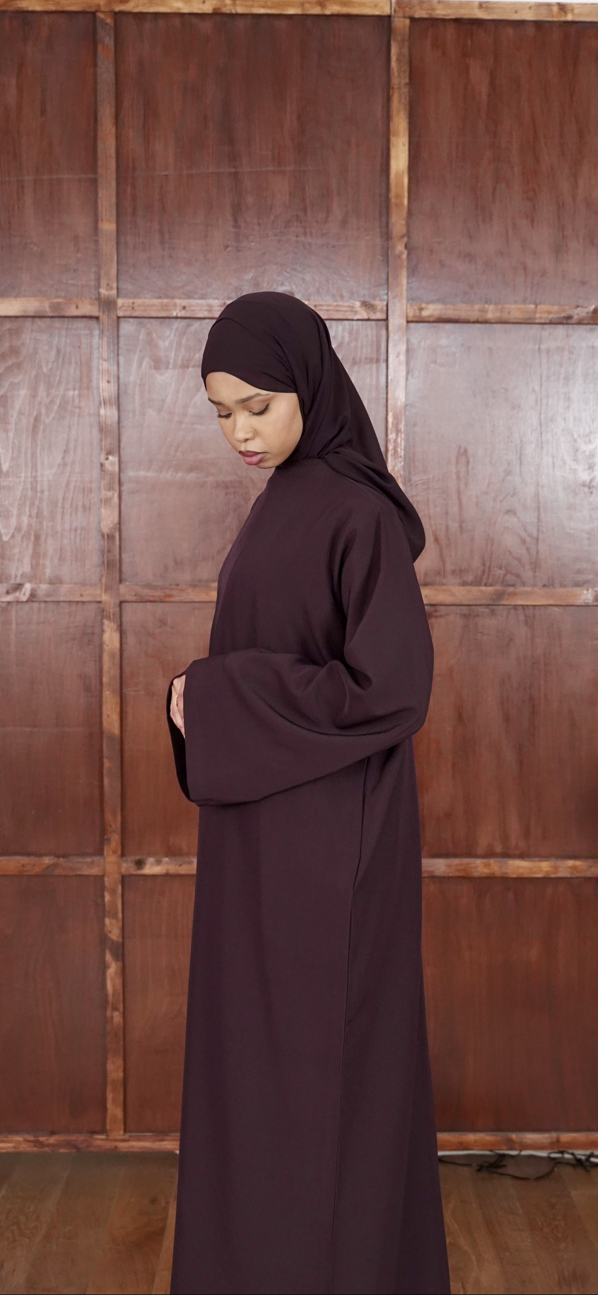 PLUM ESSENTIAL ABAYA