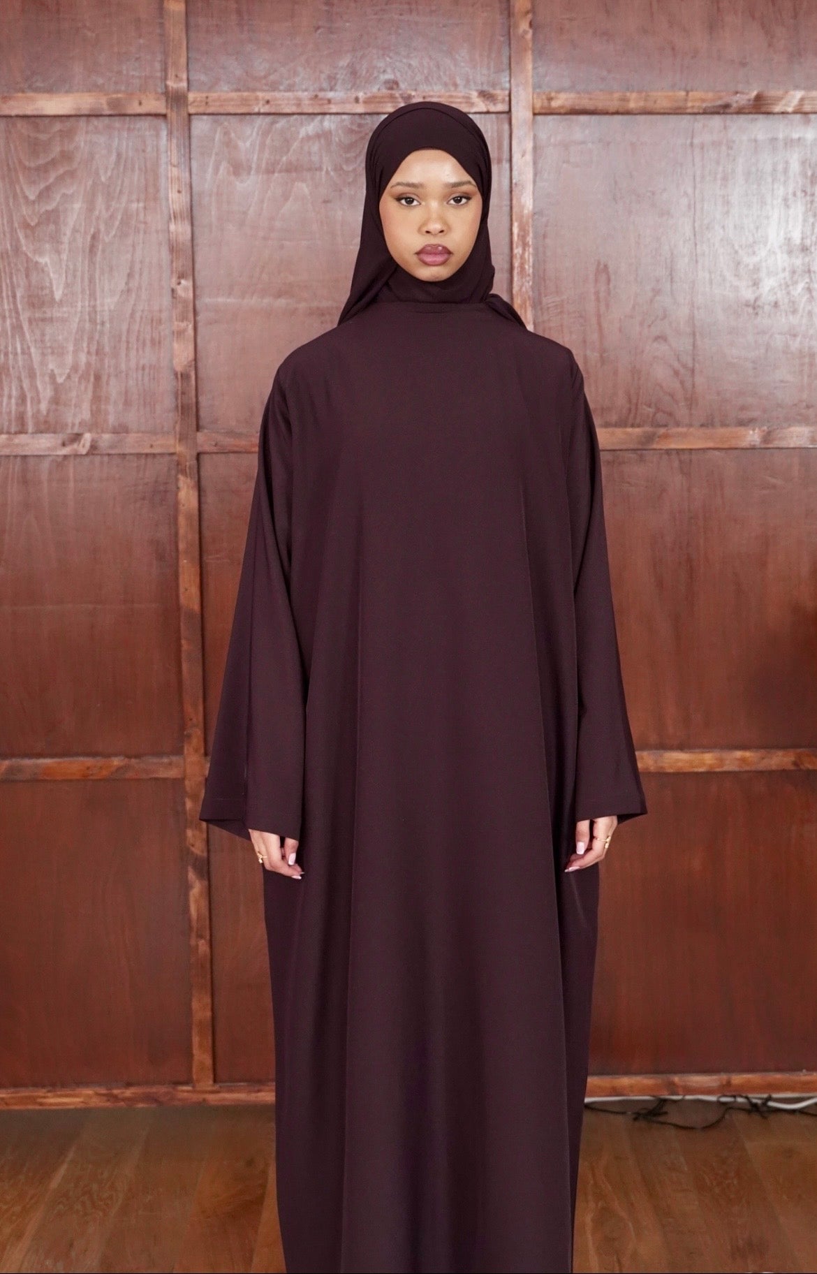 PLUM ESSENTIAL ABAYA