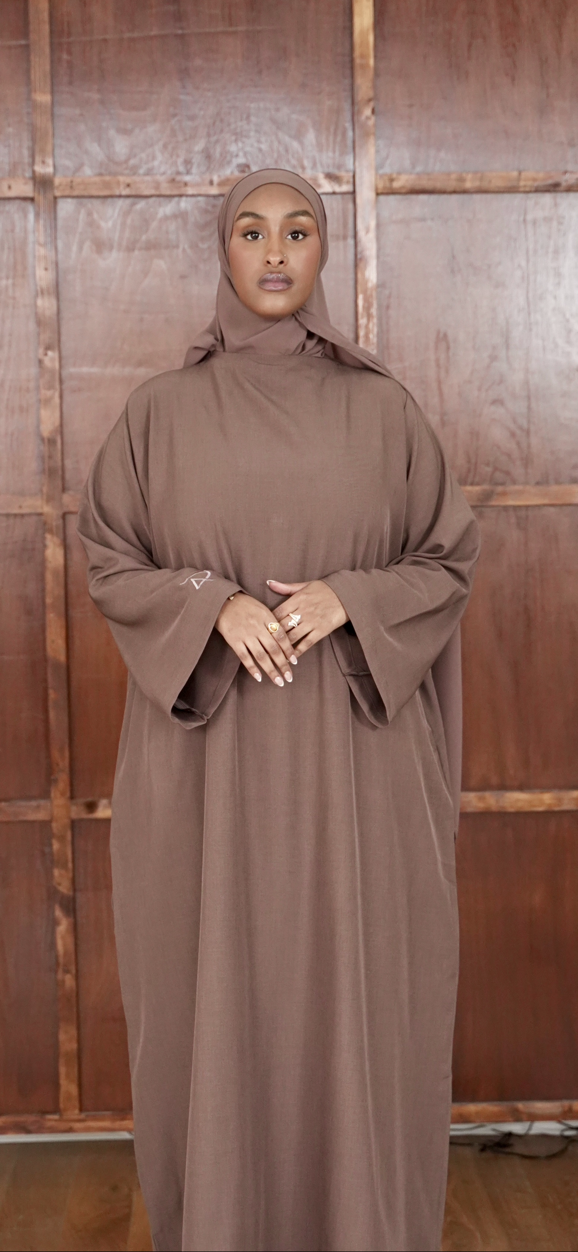 TAUPE ESSENTIAL ABAYA