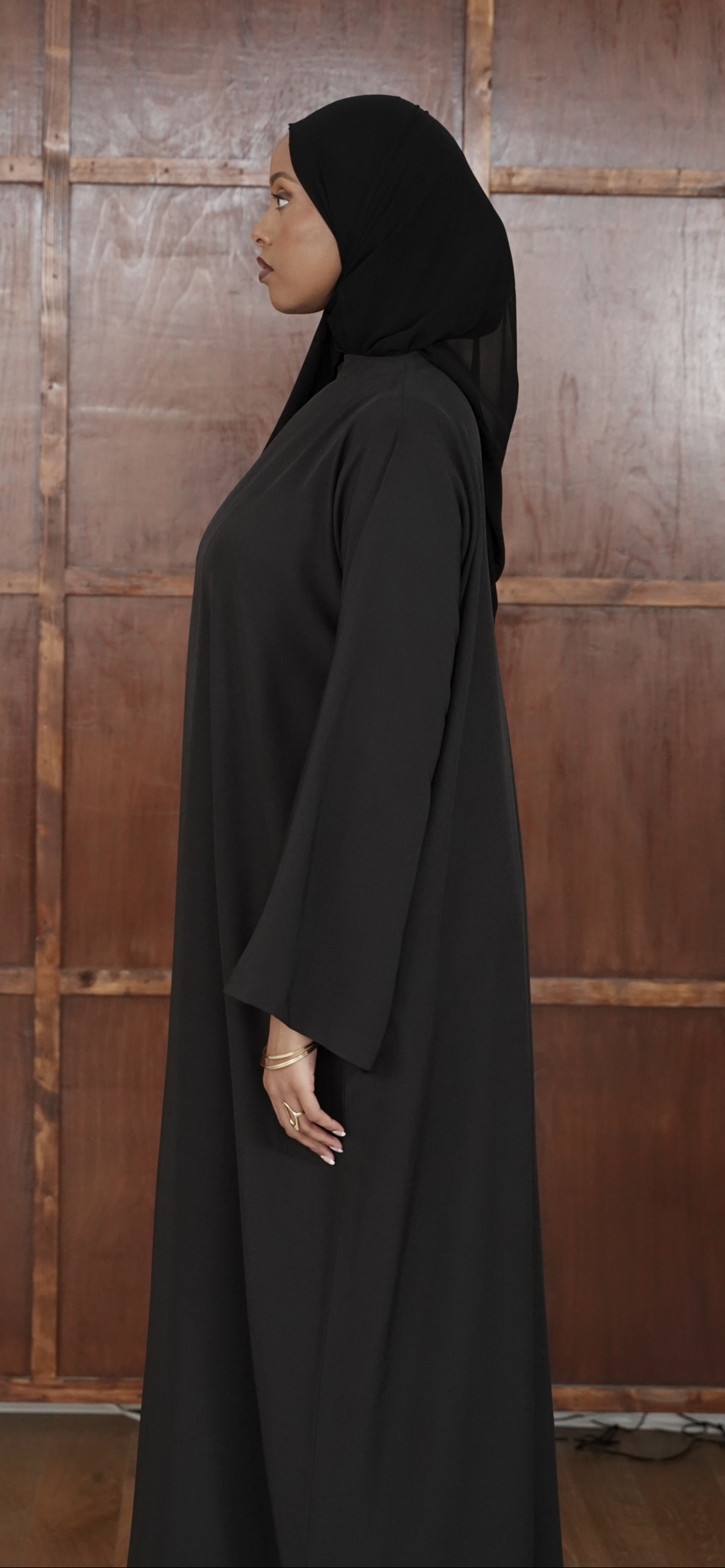 BLACK ESSENTIAL ABAYA