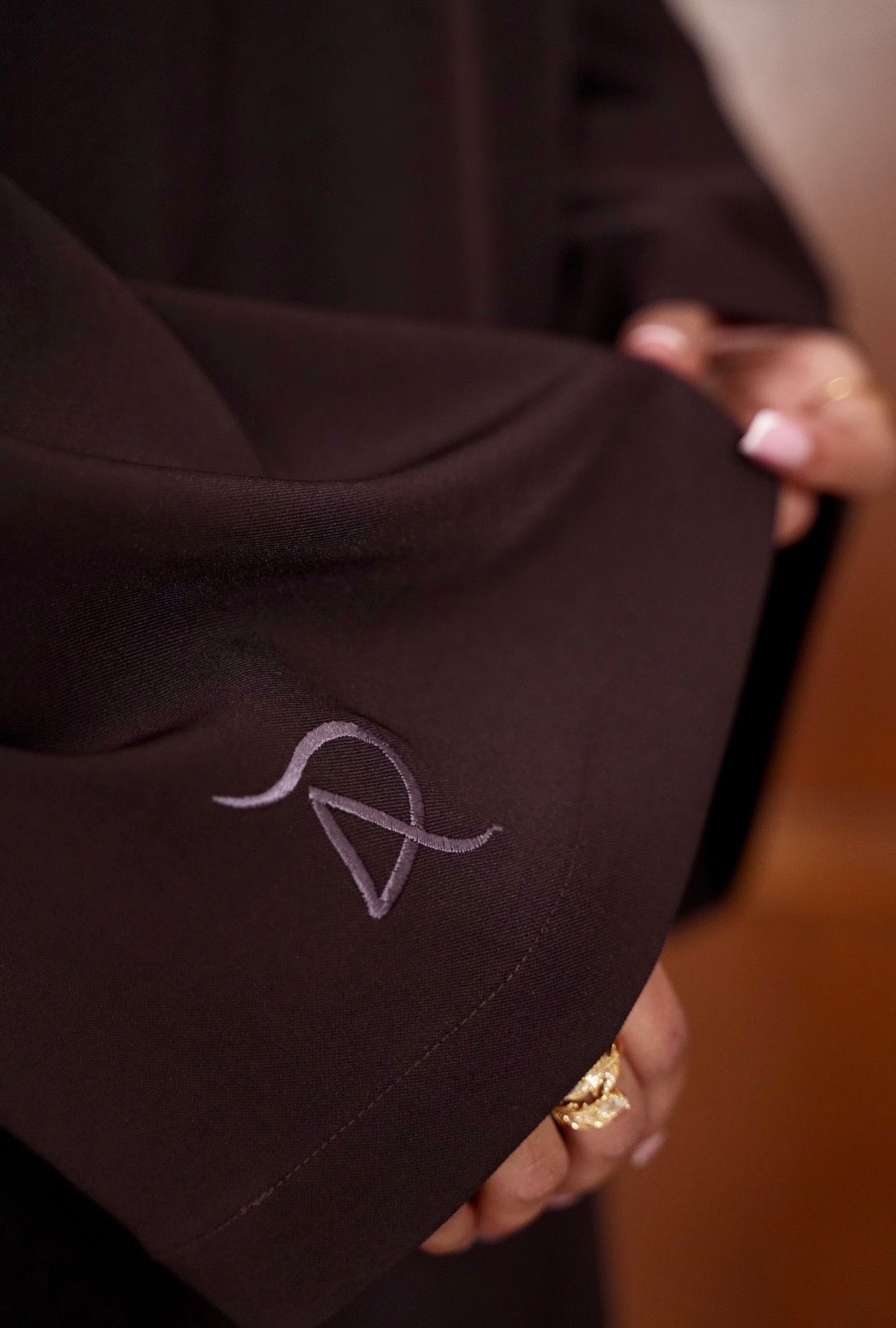 PLUM ESSENTIAL ABAYA