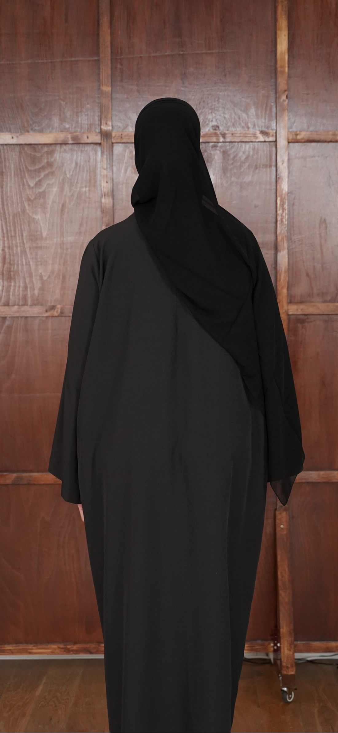 BLACK ESSENTIAL ABAYA