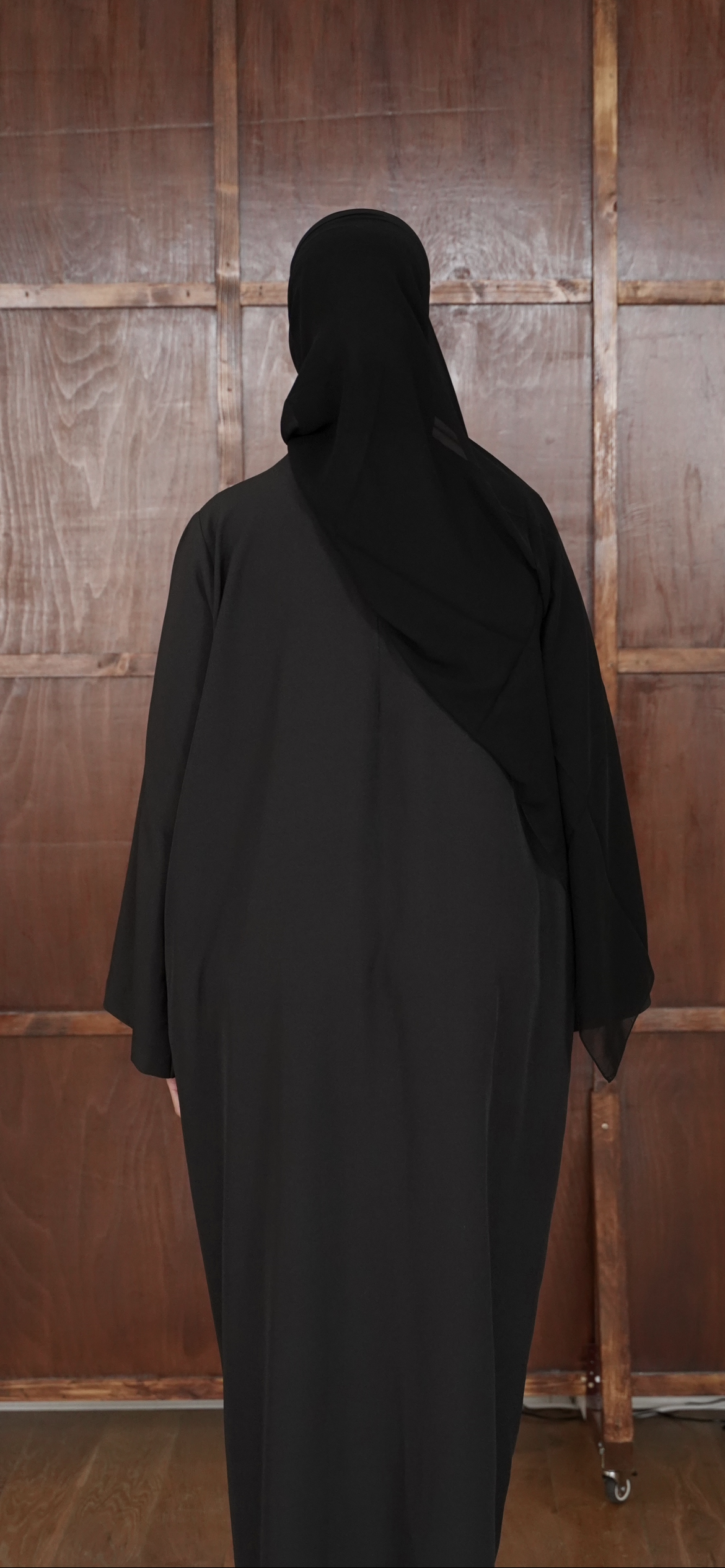 BLACK ESSENTIAL ABAYA
