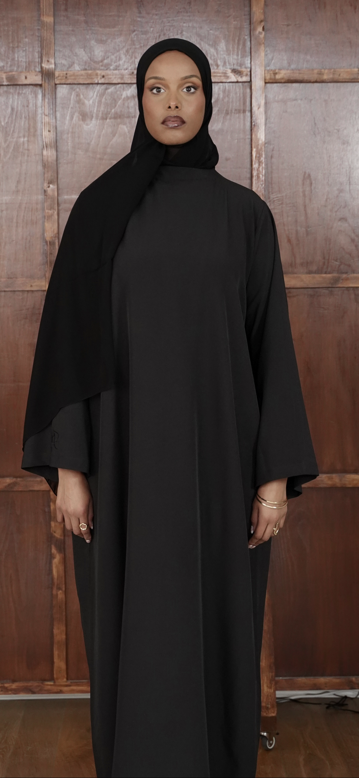 BLACK ESSENTIAL ABAYA